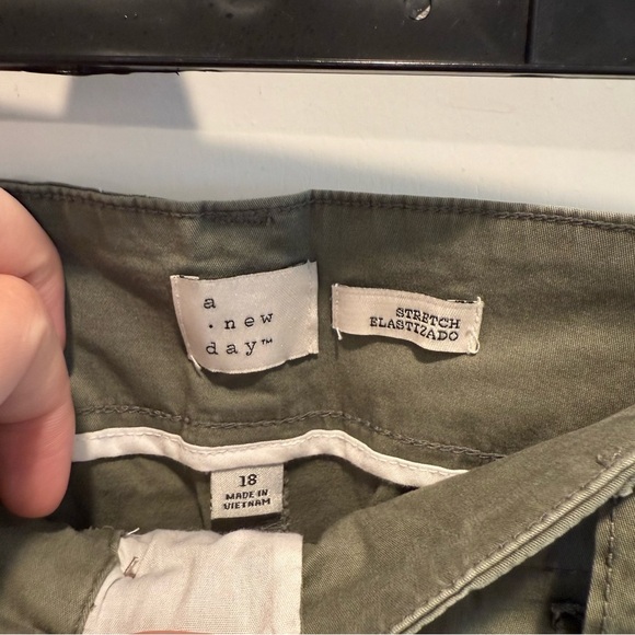 a new day Women’s Size 18 Olive Pants - Picture 4 of 7